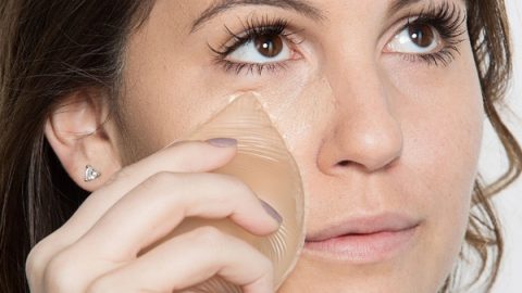 تحدي تطبيق المكياج بسيليكون حمالة الصدر