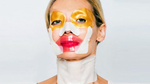 الملصقات المتعددة الألوان أحدث طريقة لمحاربة التجاعيد