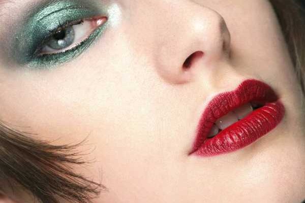 ظلال جفون اخضر مع احمر شفاه احمر خريف 2016