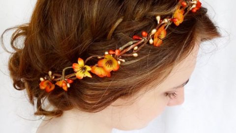 تسريحة شعر مزينة بباندانا من الورود صيف 2015