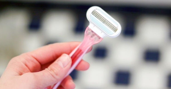 كيف تستمر حلاقة ساقيكِ فترة أطول؟