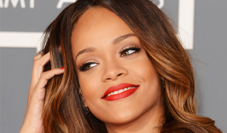 إدارة جامع الشيخ زايد تطرد المطربه ريهانا وأحلام وصفتها بالقبيحه