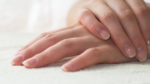 ماذا تقول مشاكل أظافرك عن صحتك؟