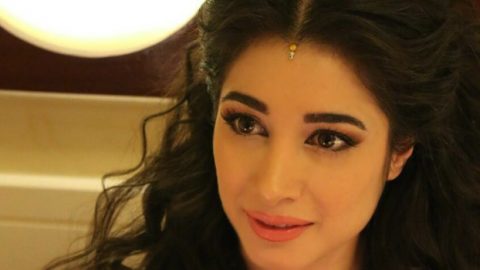 جيانا عنيد تخالف الهام شاهين وتحلق شعرها بالكامل