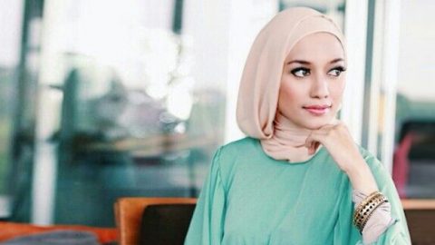 أرتدي حجابك بطريقة ملفتة … للمراهقات