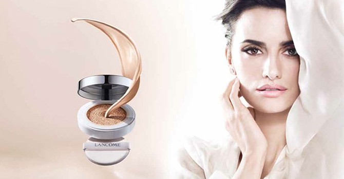 أول كريم أساس سائل داخل وسادة من لانكوم