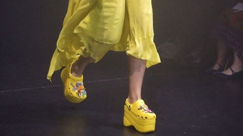 حذاء Balenciaga الكروكس ينفذ قبل إطلاقه رسميًا