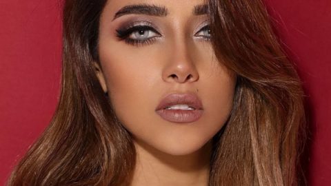 بلقيس فتحي بتسريحة شعر إنسيابية