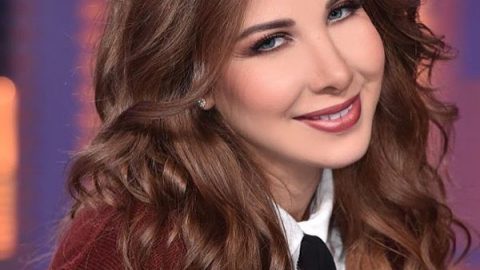 نانسي عجرم بتسريحة شعر مموجة ومكياج دافيء