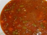 شوربة الخضروات واللحم مع صلصة البندورة