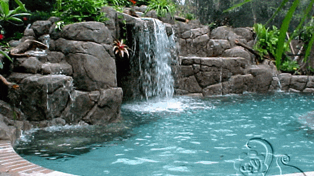 شلال مائي صخري