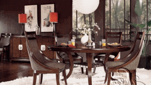 غرفة طعام بطاولة مستديرة