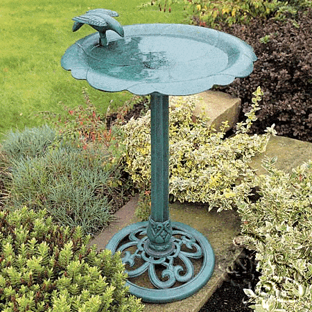 نافورة ماء جميلة للحديقة