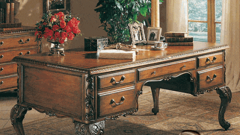 مكتب خشبي مزخرف