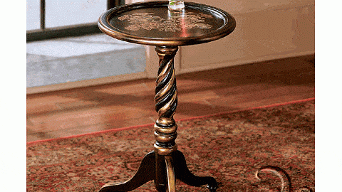 طاولة نحاسية مزخرفة