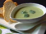 شوربة الدجاج والقرنبيط الأخضر