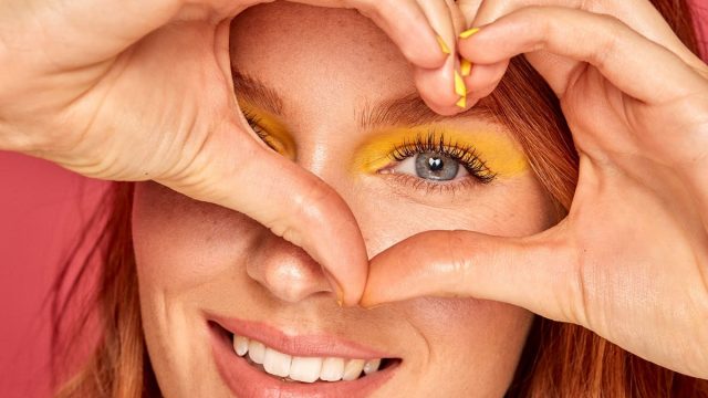 عدسات لاصقة ساحرة لمختلف أنواع العيون من أشهر الماركات العالمية