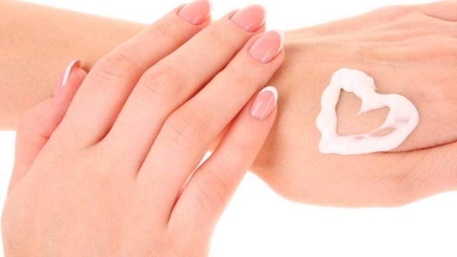 وصفات تنعيم اليدين قبل الزواج بطرق بسيطة وسريعة