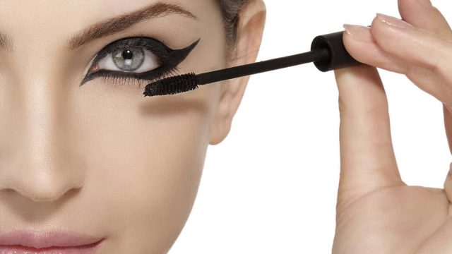 ماسكرا الألياف الطبيعية لرموش أكثر جاذبية