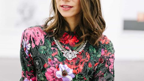 فساتين موردة لنجمات ومشاهير عالمية تعرفي على تصاميمها