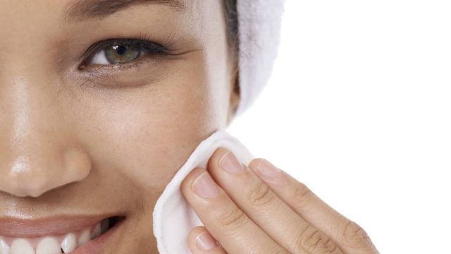 أسرار تطبيق مستحضرات العناية بالبشرة لضمان ديمومتها