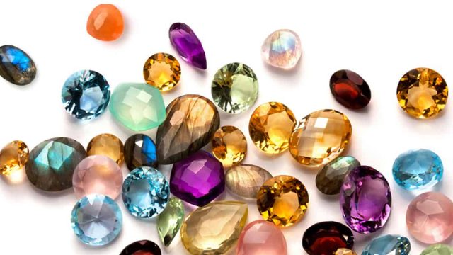 فوائد الأحجار الكريمة وأسرارها الغائبة على الكثيرات