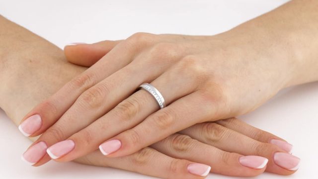 الذهب الأبيض موضة الموسم للمجوهرات الفخمة والراقية