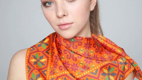 أحدث موديلات الوشاح مع شكل الياقة المناسب لإطلالة متميزة