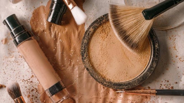 أحدث مستحضرات البرونزر لبشرة سمراء ناعمة وجذابة