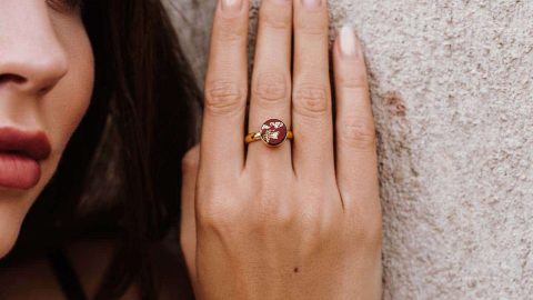 أفضل موديلات الخواتم المزينة بالأحجار الكريمة الملونة لإطلالة متألقة