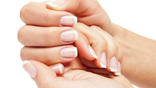 خلطات تقوية الأظافر وتطويلها بمكونات منزلية طبيعية