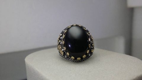 العقيق الأسود : فوائده وأروع المجوهرات المصنوعة به