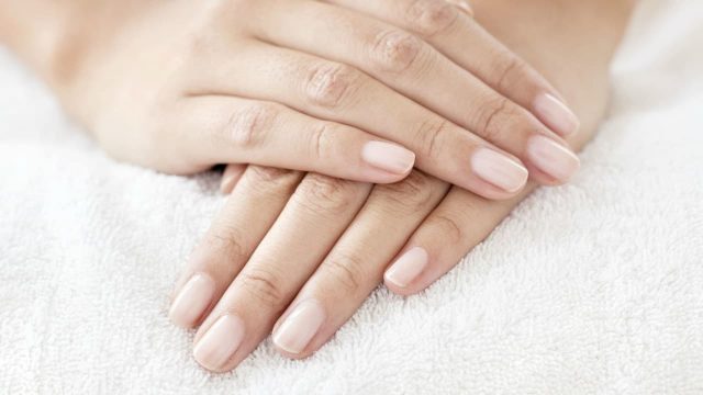 طرق علاج تكسر الأظافر بمكونات طبيعية تعرفي إليها