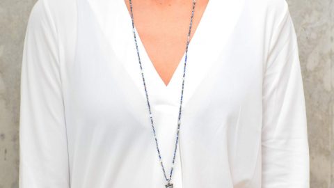 قلائدة ذهب أبيض بتصميم طويل لإطلالة متميزة