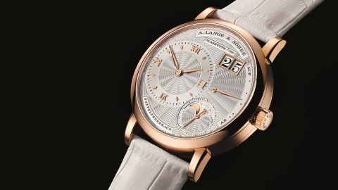 ساعات بألوان هادئة لعاشقات الأناقة الناعمة