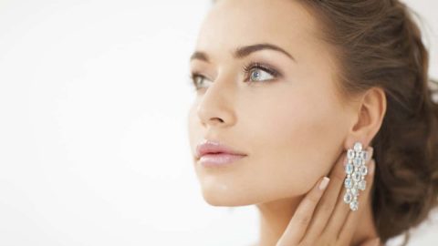 أجمل الأقراط المزينة بأحجار كريمة ملونة لهذا الموسم