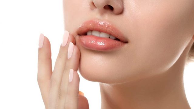 الجفاف حول الفم : أسبابه وطرق علاجه