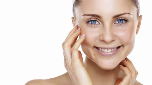 أفضل غسول للبشرة الدهنية المصابة بحب الشباب عليك تجربته