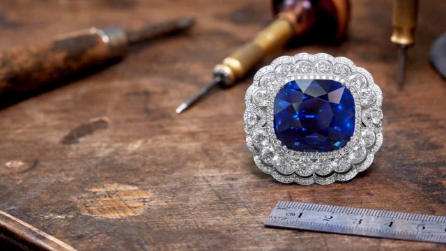 أفخم تصاميم البروش لإطلالة كلاسيكية متميزة