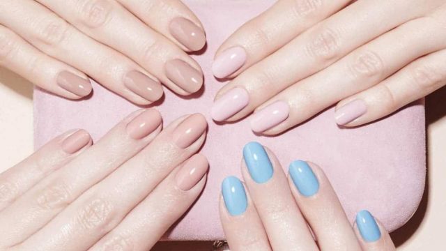 مناكير مصححة للون تخلصك من اصفرار الأظافر وبهتانها