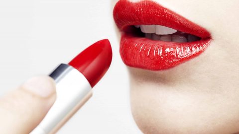 بالصور: أحمر شفاه بدرجات التوت لموسم خريف وشتاء 2019