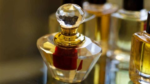 أفخم العطور لفصل الشتاء تفيض أنوثة