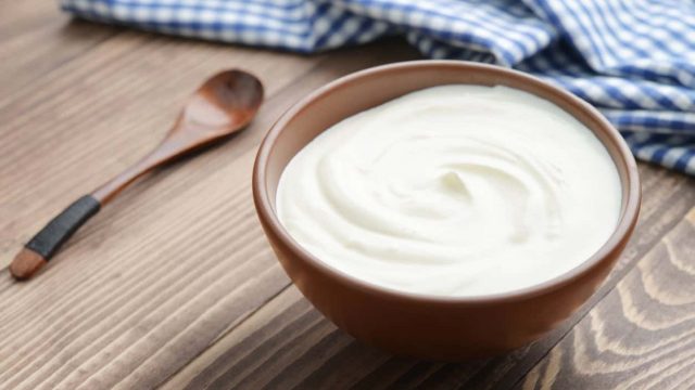 الزبادي الطبيعي وفوائده الصحية… لا تفوتيها