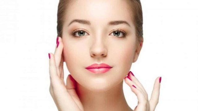 طرق العناية بالبشرة الحساسة في الشتاء عليك اتباعها