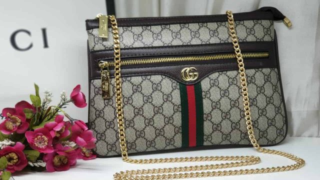 شنط فاخرة نسقيها مع عباياتك الشتوية لإطلالة ساحرة