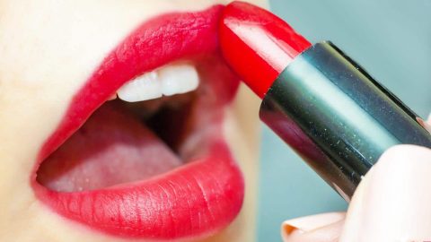 أجمل منتجات أحمر الشفاه حسب خبراء التجميل عليك معرفتها