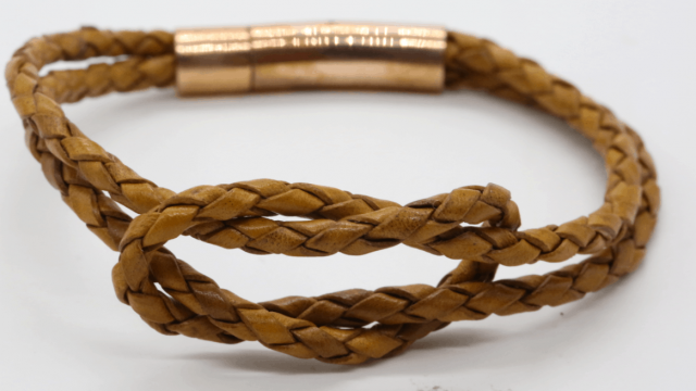 أروع الأساور الجلدية من أشهر ماركات المجوهرات العالمية