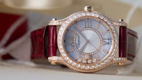 أروع ساعات حمراء لسهرات رأس السنة