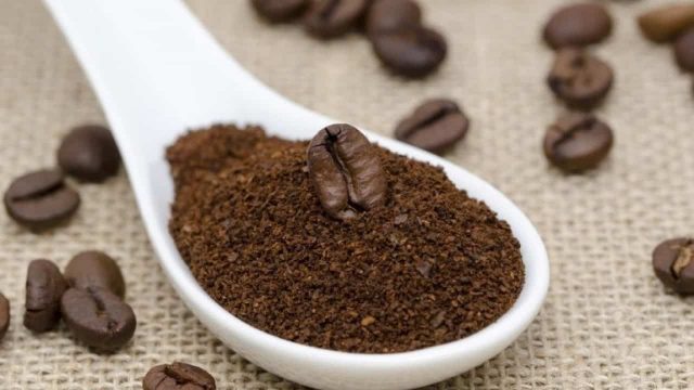 سكراب القهوة لتجديد البشرة وتفتيحها