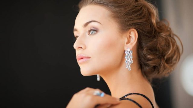 أجمل أقراط البلاتين والألماس لسهرات شتاء 2020